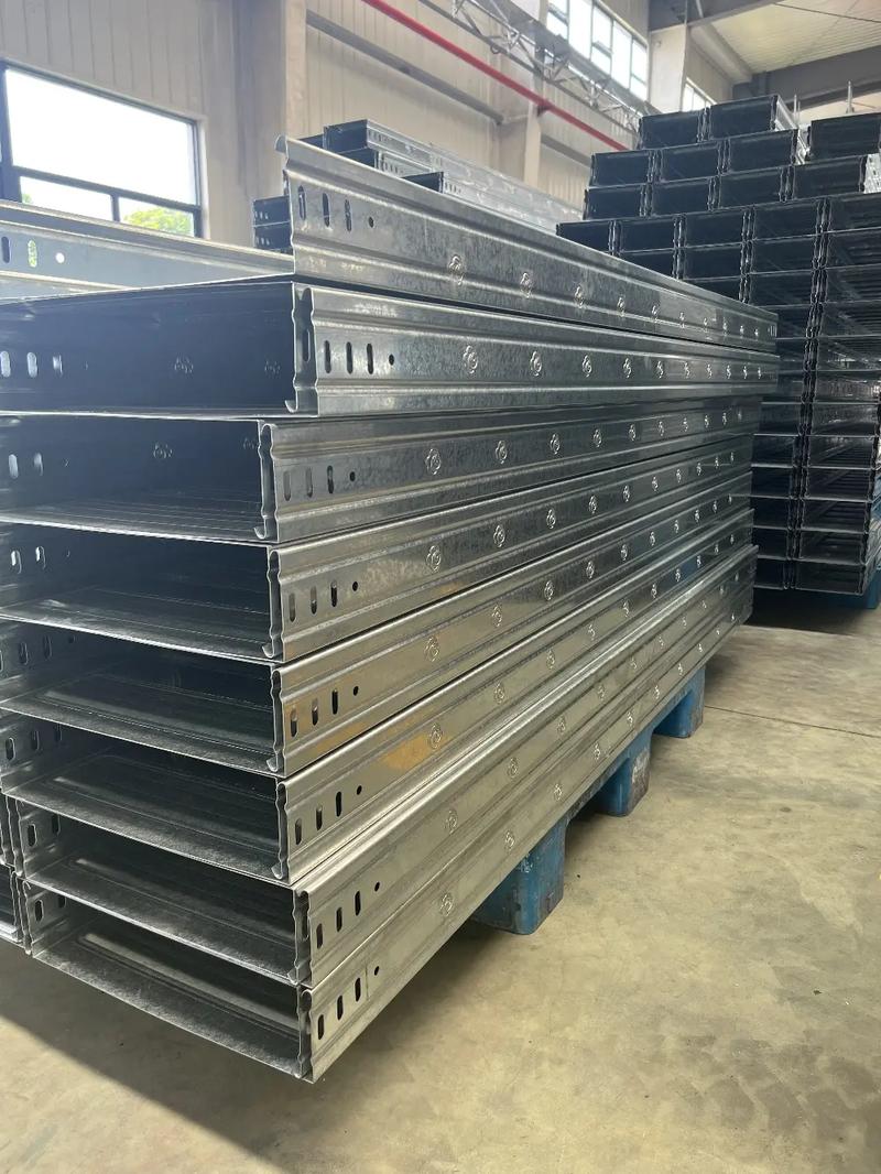 托盤式電纜橋架：多場景布線的“全能守護者”與“成本優化專家”